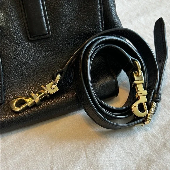 NEW LISTING! LIKE NEW! Tory Burch Black Leather Handbag - Picture 4 of 5